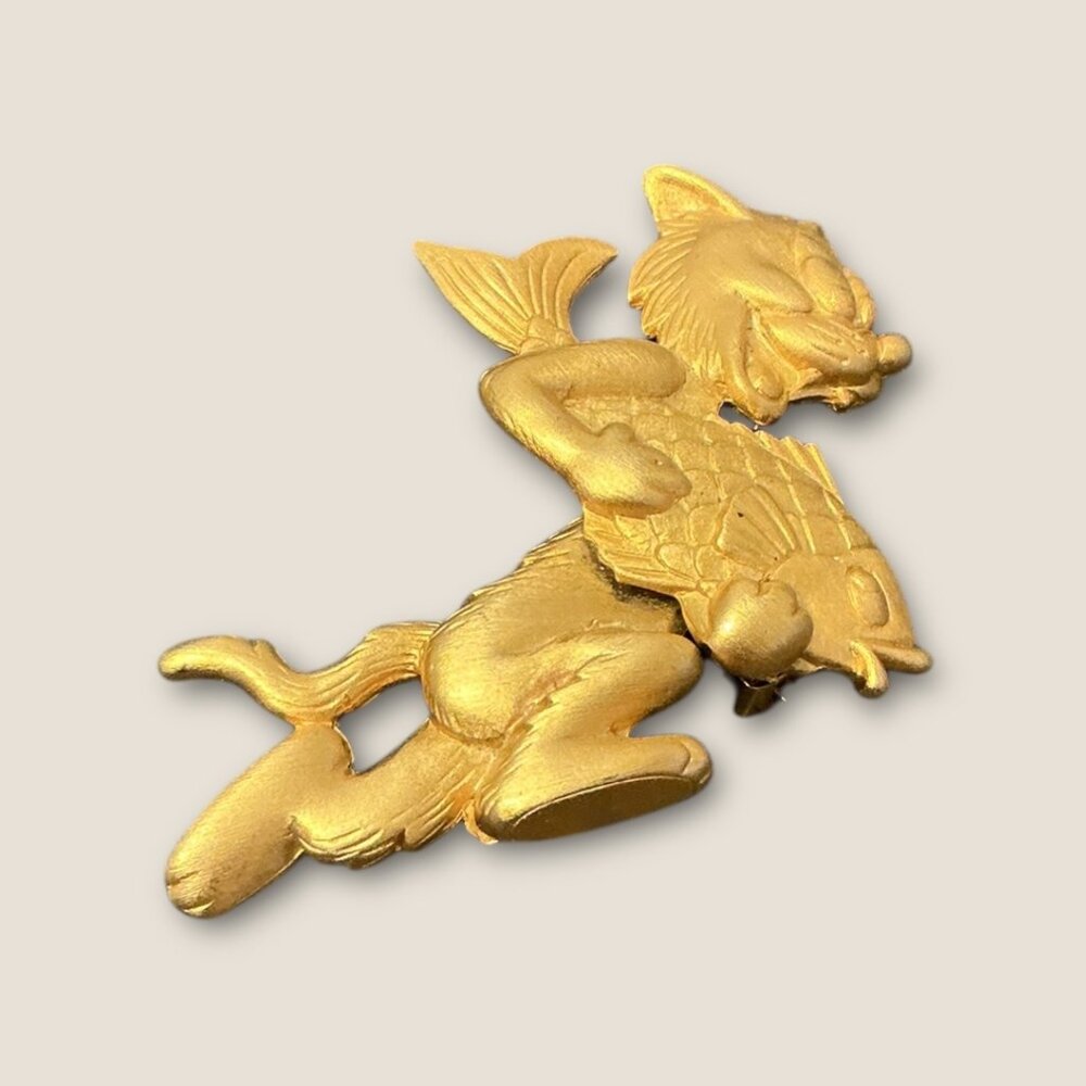 Vintage JJ Jonette Gold Tone Brooch Cat With Fish Articulated